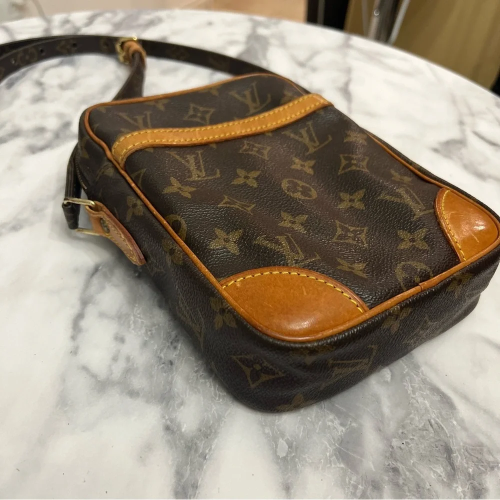 Vintage Louis Vuitton | Danube PM Monogram Crossbody Bag - Picture 3 of 14